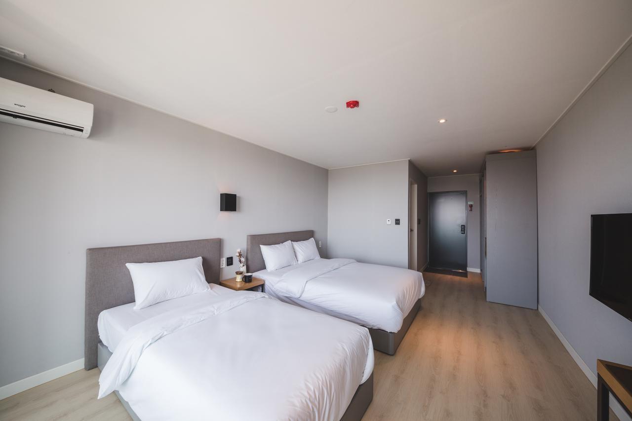 Sallys Jeju Hotel Eksteriør billede